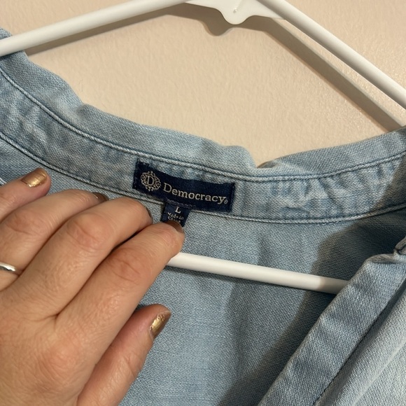 NWT Democracy Denim Jean Button Up Shirt Large - Picture 3 of 5